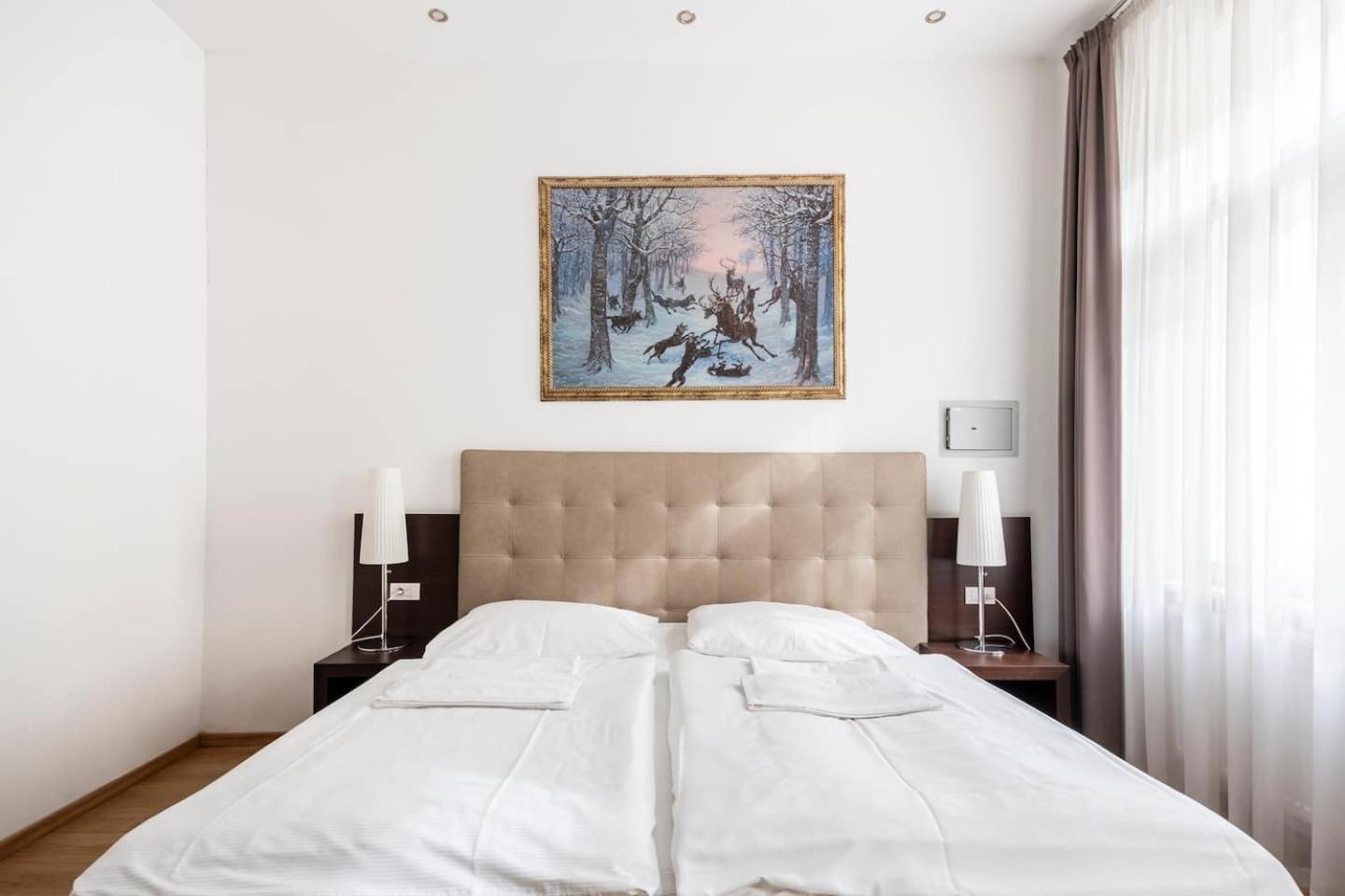 Place Of Grace - 50 Meters From Dancing House Prague Room photo