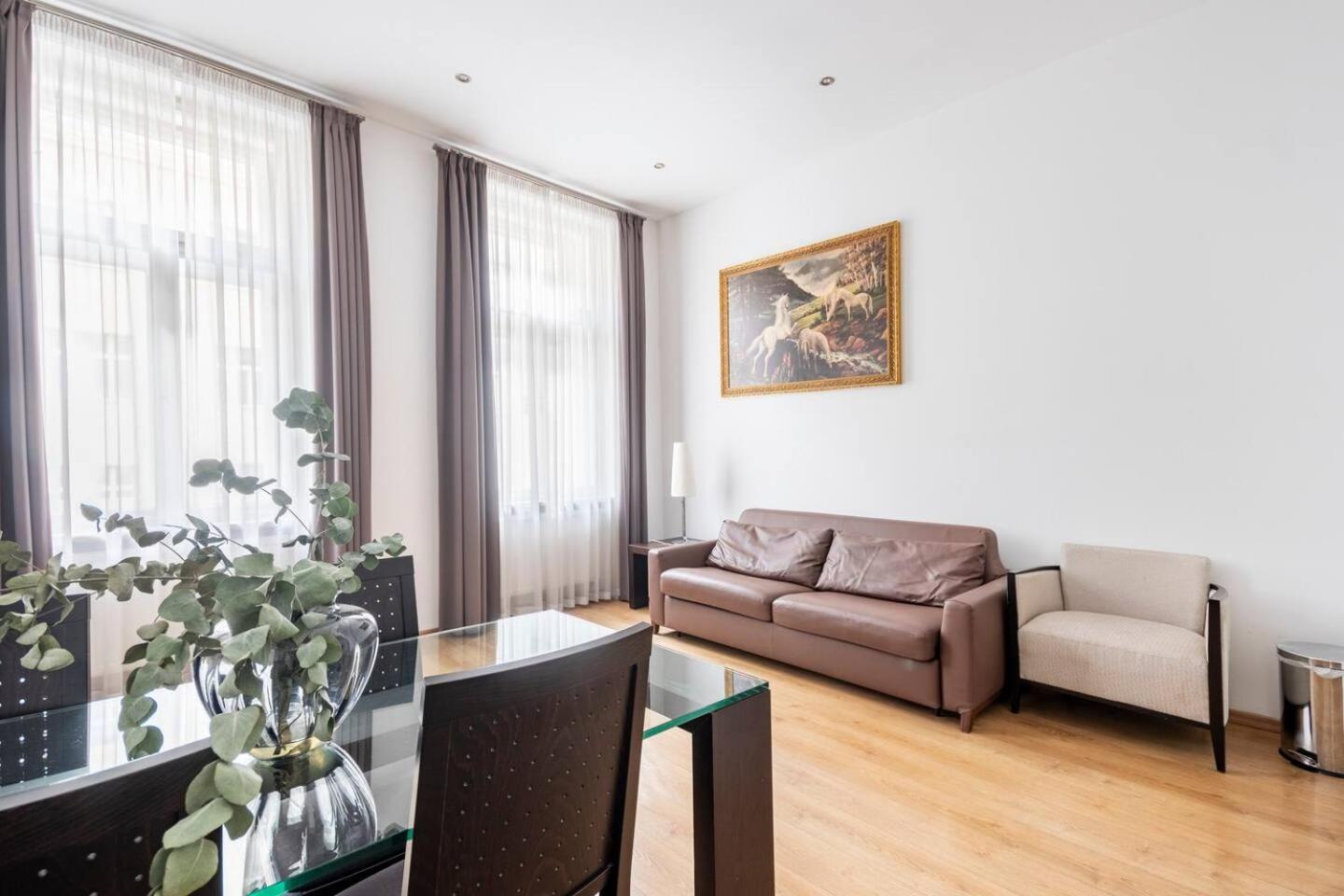 Place Of Grace - 50 Meters From Dancing House Prague Room photo