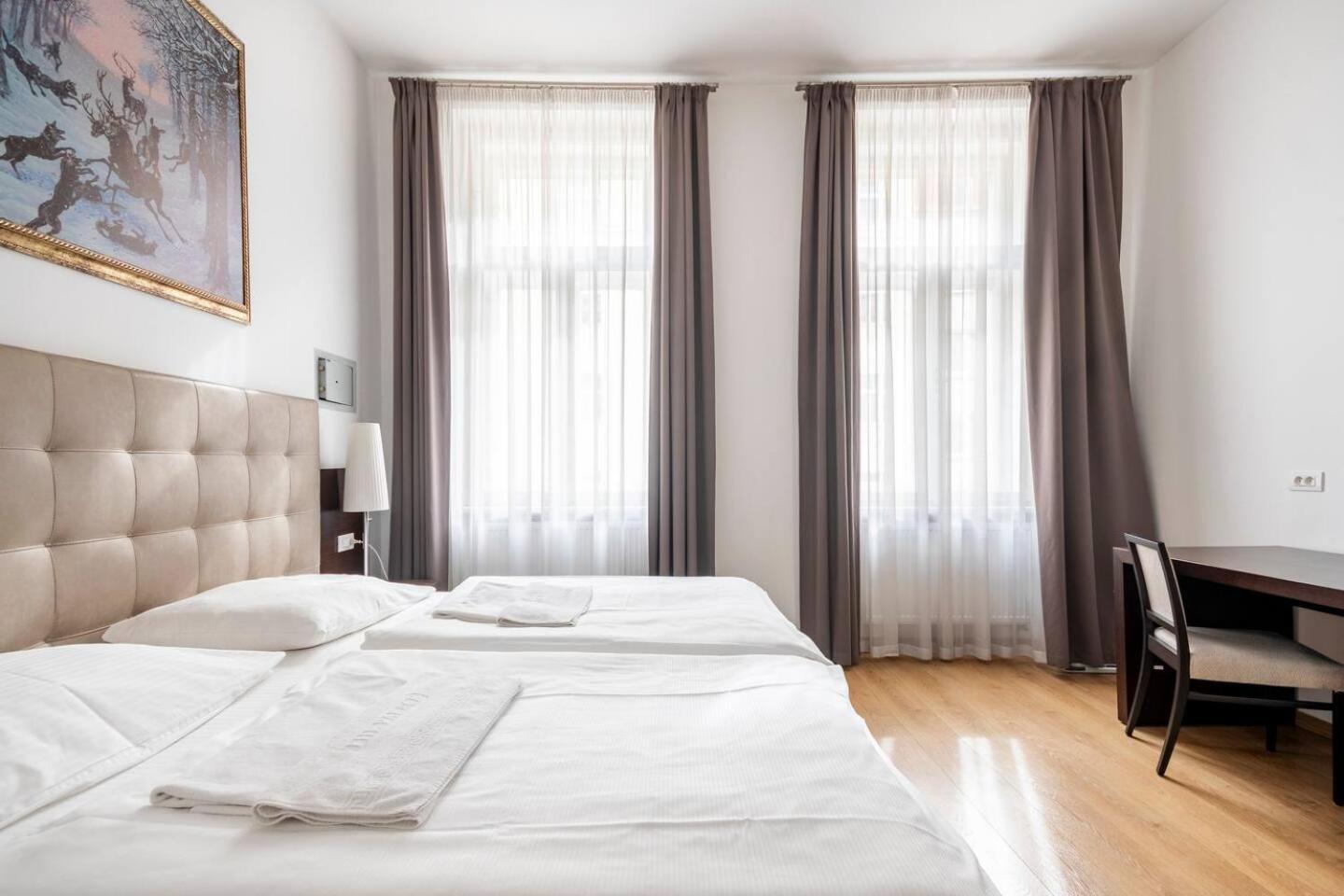 Place Of Grace - 50 Meters From Dancing House Prague Room photo