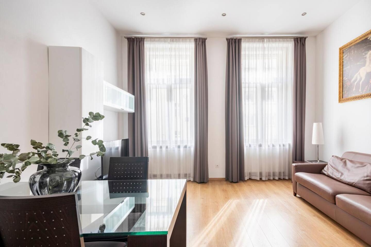 Place Of Grace - 50 Meters From Dancing House Prague Room photo